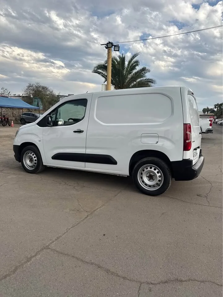Opel Combo 2023 – Diesel, Mecánico, 45.000 km