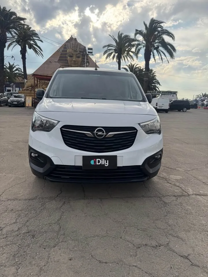 Opel Combo 2023 – Diesel, Mecánico, 45.000 km