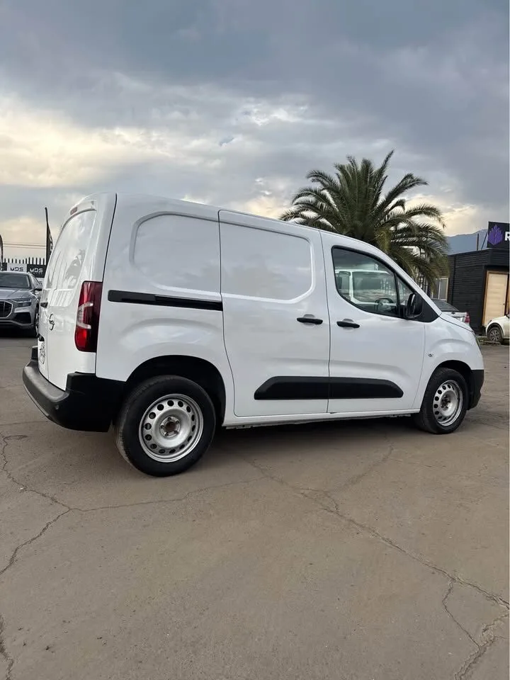Opel Combo 2023 – Diesel, Mecánico, 45.000 km