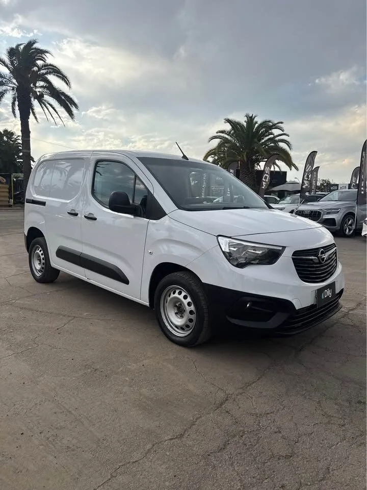 Opel Combo 2023 – Diesel, Mecánico, 45.000 km