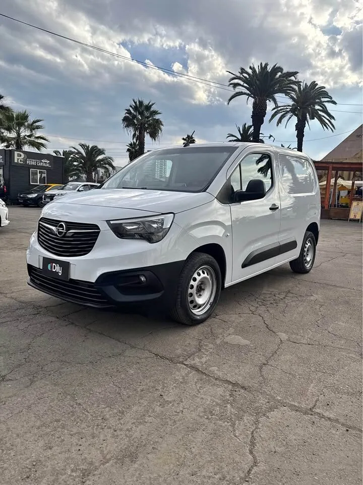 Opel Combo 2023 – Diesel, Mecánico, 45.000 km