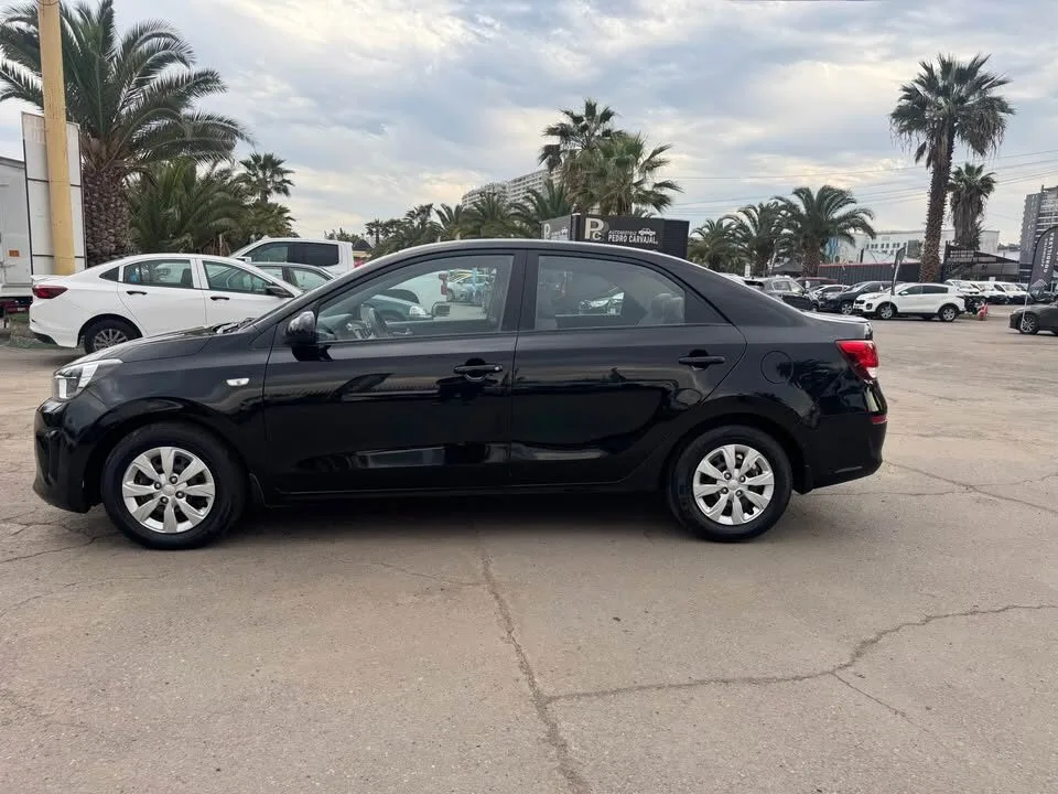 KIA SOLUTO 1.4 Negro 2023 – Gasolina, Mecánico, 29.000 km